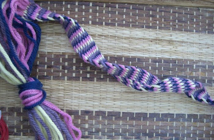 tablet-weaving illustration